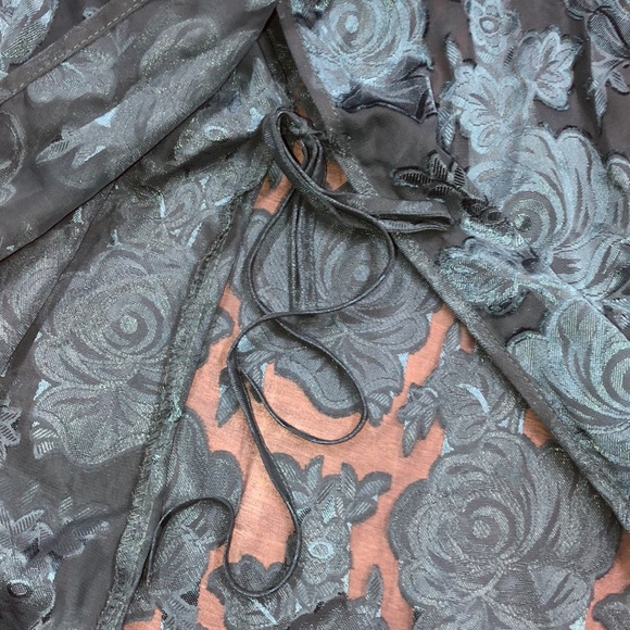 Secret Treasures small emerald green floral robe - Picture 8 of 10